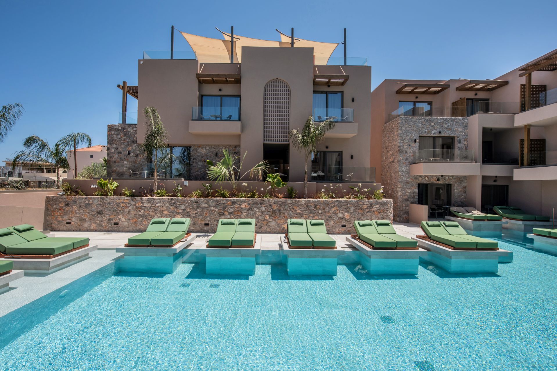 PARALOS VENUS SUITES